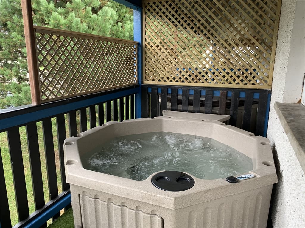 Self-Catering Holiday Apartment with Private Hot Tub